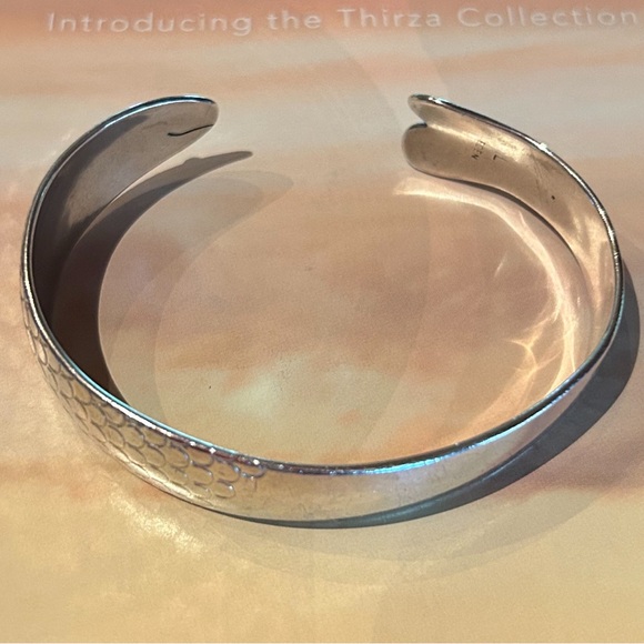 Silver Fish Design Bracelet - Picture 3 of 9